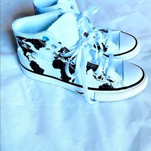All Star Converse kids High top shoes size 3